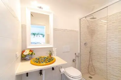 Bagno di Mediterranean Charm villa con piscina al mare