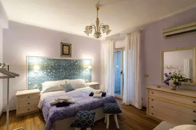Letto o letti in una camera di Mediterranean Charm villa con piscina al mare