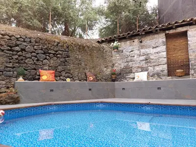 Piscina di La Rosa dell'Etna o nelle vicinanze