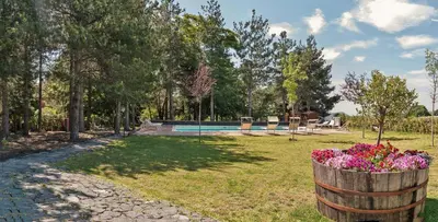 Piscina di Casale Poggio del Tiglio o nelle vicinanze