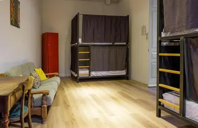Area soggiorno di The Yard Hostel