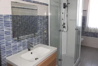 Bagno di Mansarda sul mare dei Ciclopi