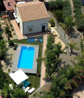 Piscina di Casa delle foglie o nelle vicinanze