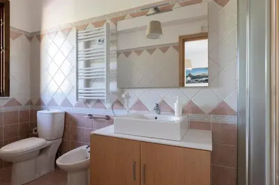 Bagno di Villa Vulcano, tra l'Etna e il mare