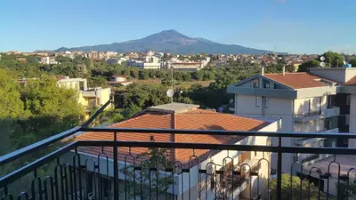 Vista generica sulle montagne o vista sulle montagne dall'interno del bed & breakfast