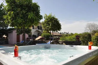 Piscina di Villa Praiola - Exclusive seafacing mansion with pool and Jacuzzi o nelle vicinanze