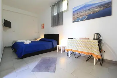 Letto o letti in una camera di BED&FLY NEAR AIRPORT CATANIA FONTANAROSSA BAGNO PRIVATO In CAMERA