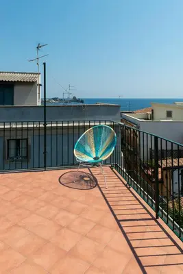 Vista generica sul mare o vista sul mare dall'interno dell'appartamento