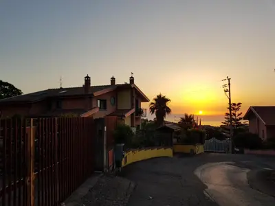Alba o tramonto visti dall'interno del bed & breakfast o dai dintorni