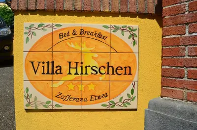 Certificato, attestato, insegna o altro documento esposto da Villa Hirschen