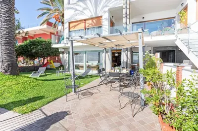 Giardino di GuestHost - Penelope Seaview Apartment