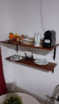 Set per la preparazione di tè e caffè presso Le tre meraviglie a 200 m dal mare