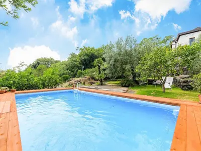 Piscina di Villa with pool and panoramic surroundings o nelle vicinanze