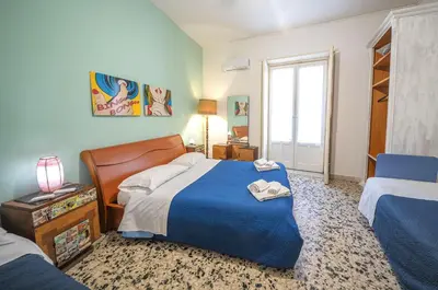 Letto o letti in una camera di Casa Siciliana nel Centro Storico di Catania 3 Camere 10 Ospiti 119m2