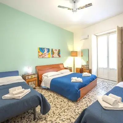 Casa Siciliana nel Centro Storico di Catania 3 Camere 10 Ospiti 119m2
