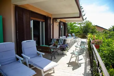Balcone o terrazza di MAGIA & EMOZIONI - Trecastagni- Falde ETNA Villa vista mare