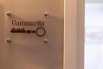 Certificato, attestato, insegna o altro documento esposto da Casa Magò