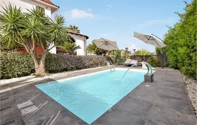 Piscina di Lovely Home In Acicatena With Wifi o nelle vicinanze