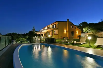 Piscina di Bellavista Etna o nelle vicinanze
