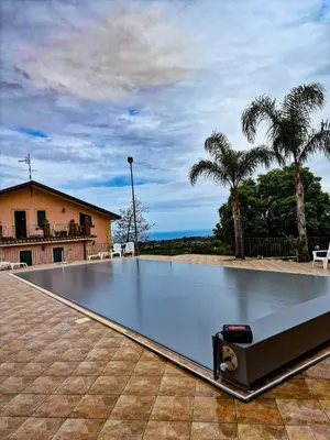 Piscina di VILLA PANORAMICA DELL'ETNA o nelle vicinanze