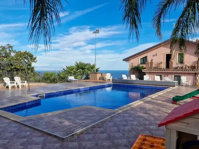 Piscina di VILLA PANORAMICA DELL'ETNA o nelle vicinanze