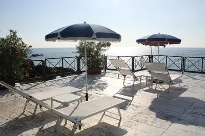 Vista generica sul mare o vista sul mare dall'interno dell'hotel