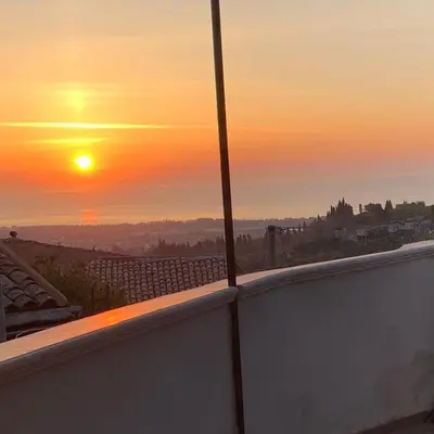 Alba o tramonto visti dall'interno dell'appartamento o dai dintorni