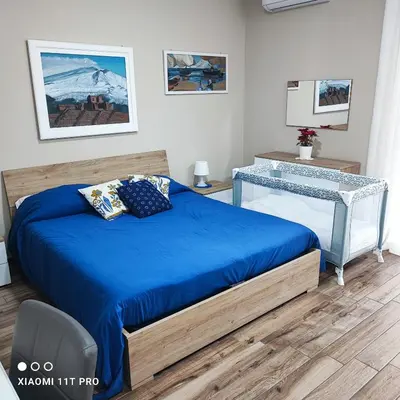 Letto o letti in una camera di VIOLET HOUSE.