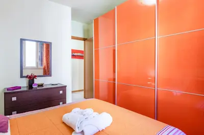 Letto o letti in una camera di GuestHost - Castello Normanno Modern Sea View Apartment