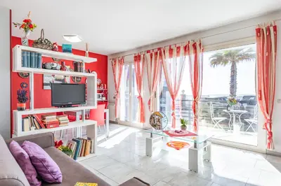 TV o dispositivi per l'intrattenimento presso GuestHost - Castello Normanno Modern Sea View Apartment