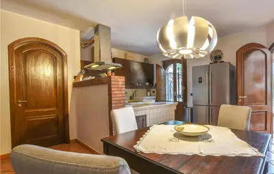 Cucina o angolo cottura di Cozy Home In Zafferana Etnea With Wifi