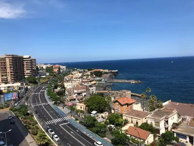 Vista generica sul mare o vista sul mare dall'interno dell'affittacamere