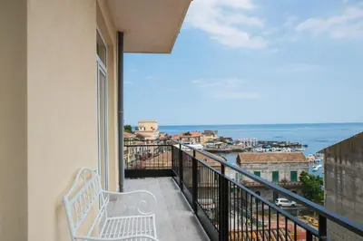Vista generica sul mare o vista sul mare dall'interno dell'appartamento