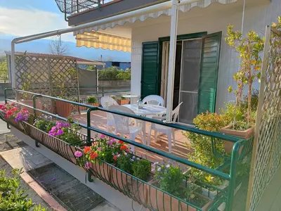 Balcone o terrazza di Sea Garden, fronte mare con piscina