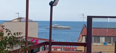Vista generica sul mare o vista sul mare dall'interno dell'appartamento