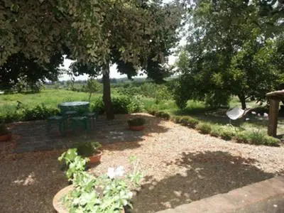 Giardino di B&B Sotto i Pini