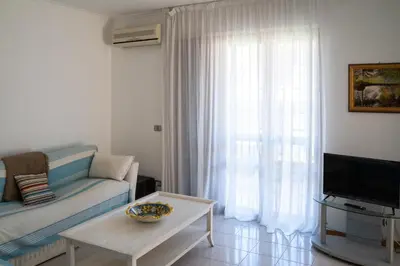 TV o dispositivi per l'intrattenimento presso Elegant apartment in residence with seasonal pool