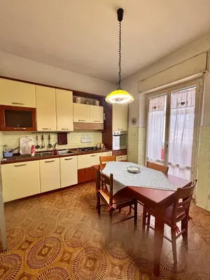 Cucina o angolo cottura di Appartamento turistico Giarre Offre Camera in condivisione Euro 300 al mese