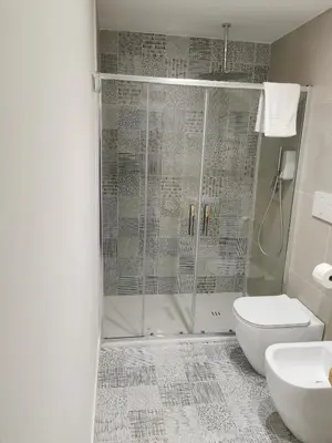 Bagno di Liotru Maisonne, rooms with en-suite bathroom and shared bathroom