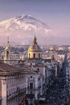 Vista generica su Catania o vista sulla città dall'interno della stanza in casa privata
