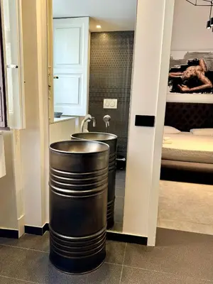 Bagno di City Suites at Cortile Nobile