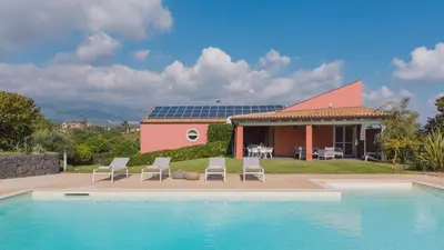 Piscina di VILLA KIMIA 8, Emma Villas o nelle vicinanze