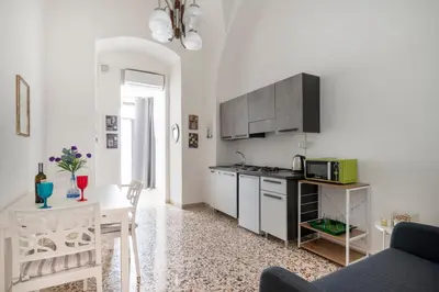 Cucina o angolo cottura di GuestHost - Cilea Central Apt a few steps from the Station