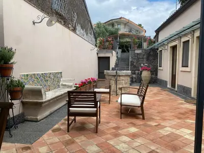 Balcone o terrazza di Villa con fascino antico e comfort moderno