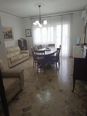 Area soggiorno di New Dawn Apartment, Appartamento Turistico, casa per vacanza, tre camere indipendenti