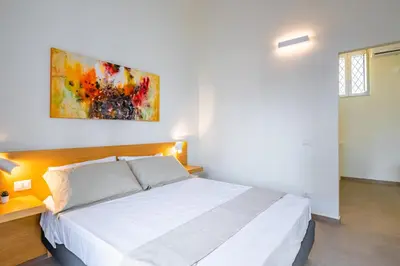 Letto o letti in una camera di GuestHost - Seaview Modern Apartment with Balcony