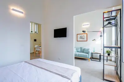 Letto o letti in una camera di GuestHost - Seaview Modern Apartment with Balcony