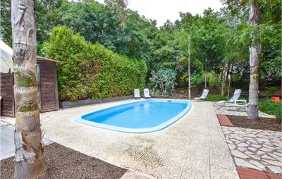 Piscina di Lovely Home In Santa Venerina With Wifi o nelle vicinanze