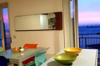 Vista generica sul mare o vista sul mare dall'interno della casa vacanze