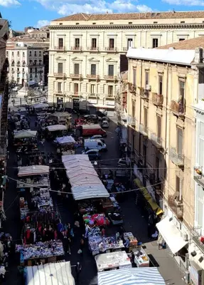 Vista generica su Catania o vista sulla città dall'interno dell'affittacamere